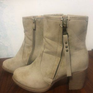 Beige (tan) Suede Ankle Boots - Booties